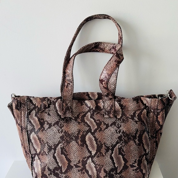 STREET LEVEL SNAKE PRINT EMBOSSED VEGAN LEATHER TOTE BAG - Picture 2 of 6